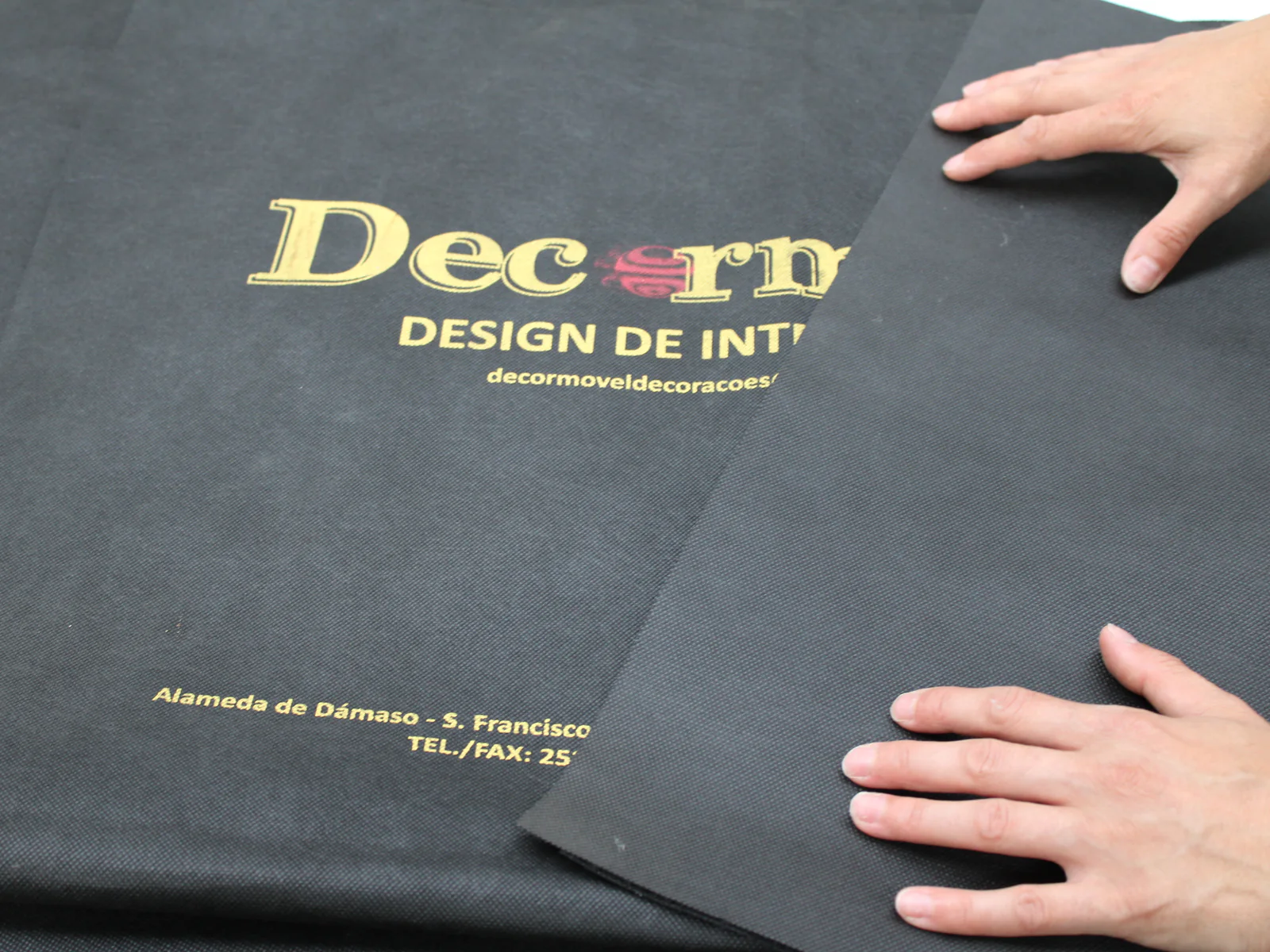 Light non-woven bag with a printed logo